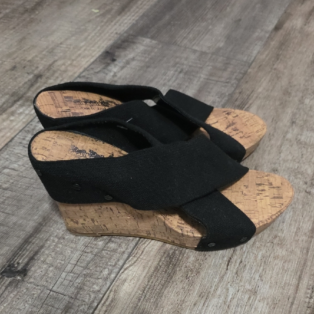 Coach & Four Wedges